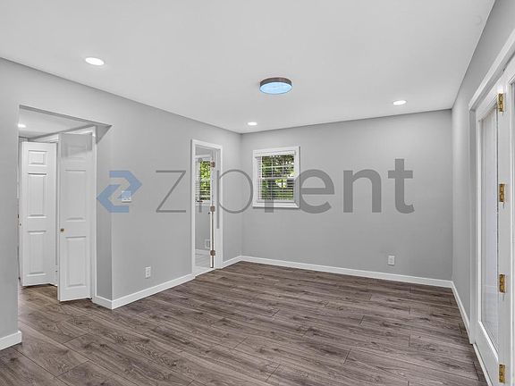 5th image of 3191 Crestview Cir