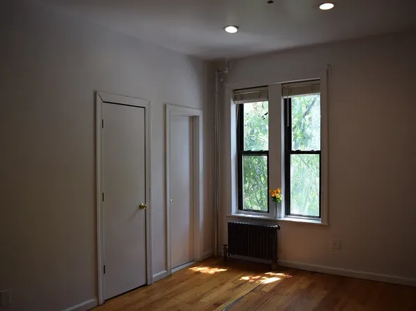 194 Edgecomb Avenue image 1 of 24