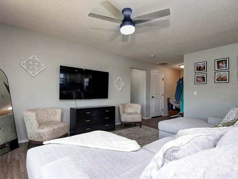 458 Ethan Ave — Photo 3