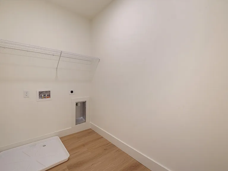 3620 Knott Ave — Photo 9