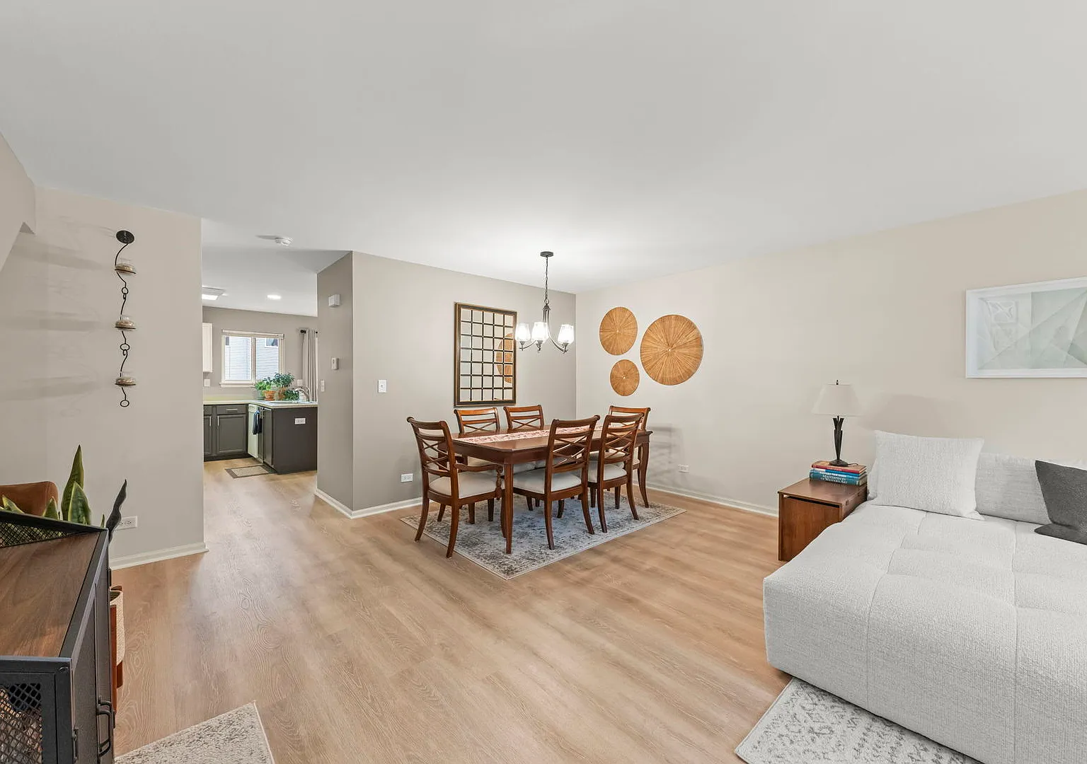 3 bed, 2.5 bath, 1828 sqft, $2,700 — Photo 3