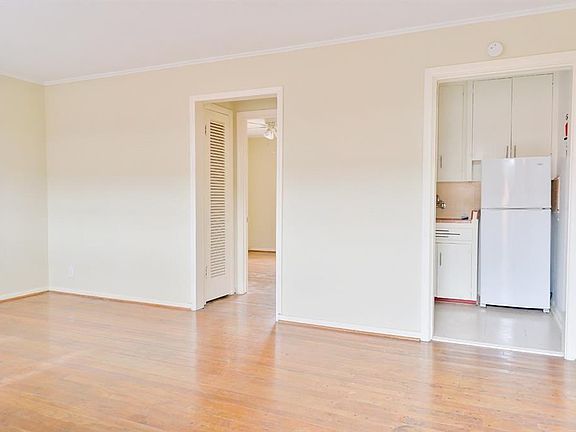 3rd image of 2211 W Alabama St #27