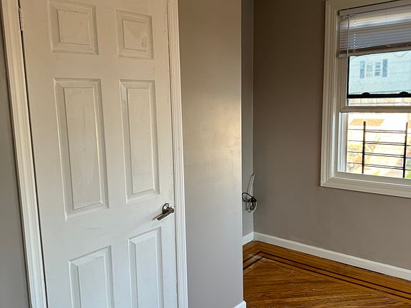 5th image of 172 Harbor Road # Second Floor