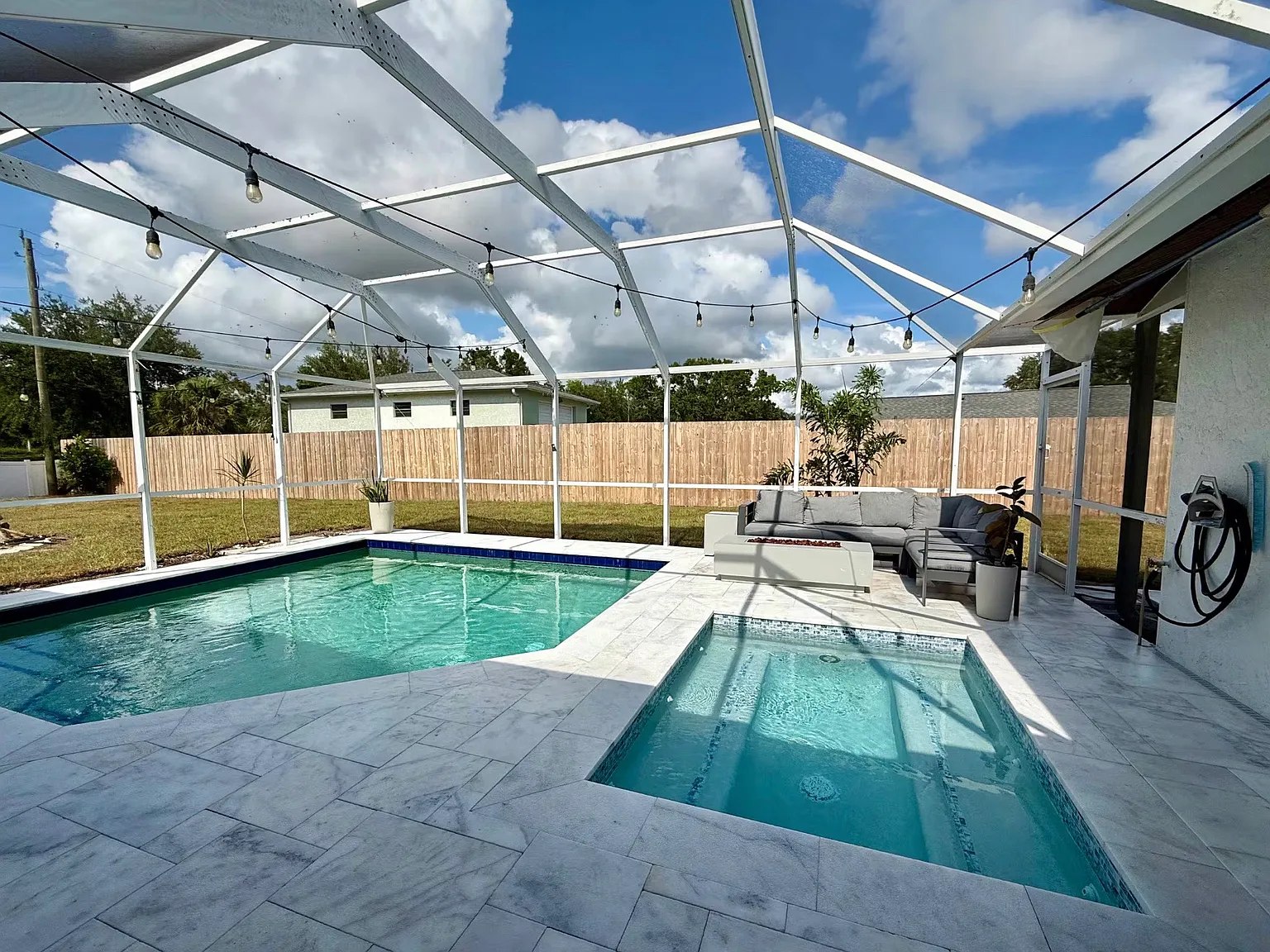4 bed, 2100 sqft, $6,000 — Photo 2