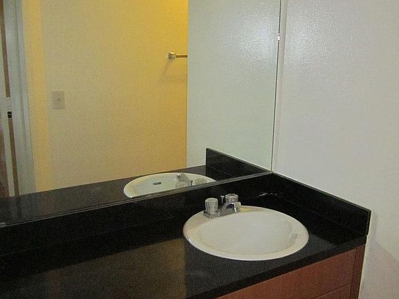 2nd image of 425 Fountainhead Cir