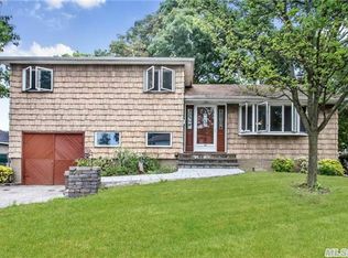 108 Sunrise Dr, Massapequa, NY 11758