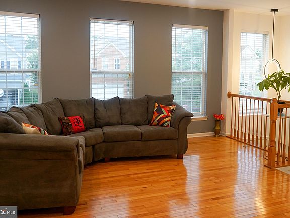 5th image of 46110 W Westbury Blvd