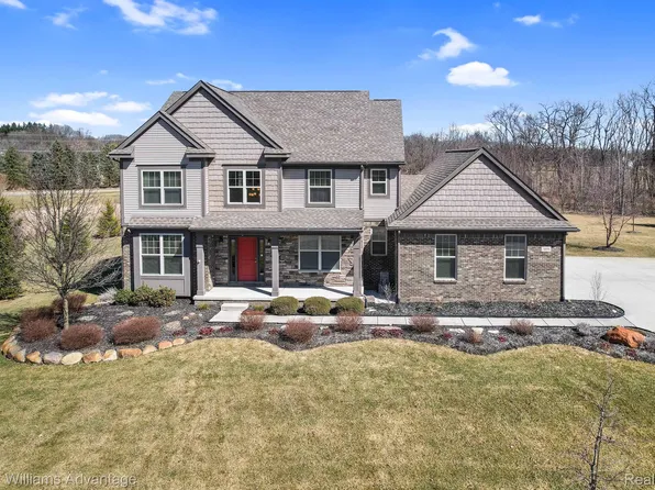 5698 Mesa Verde Trl, White Lake, MI 48383