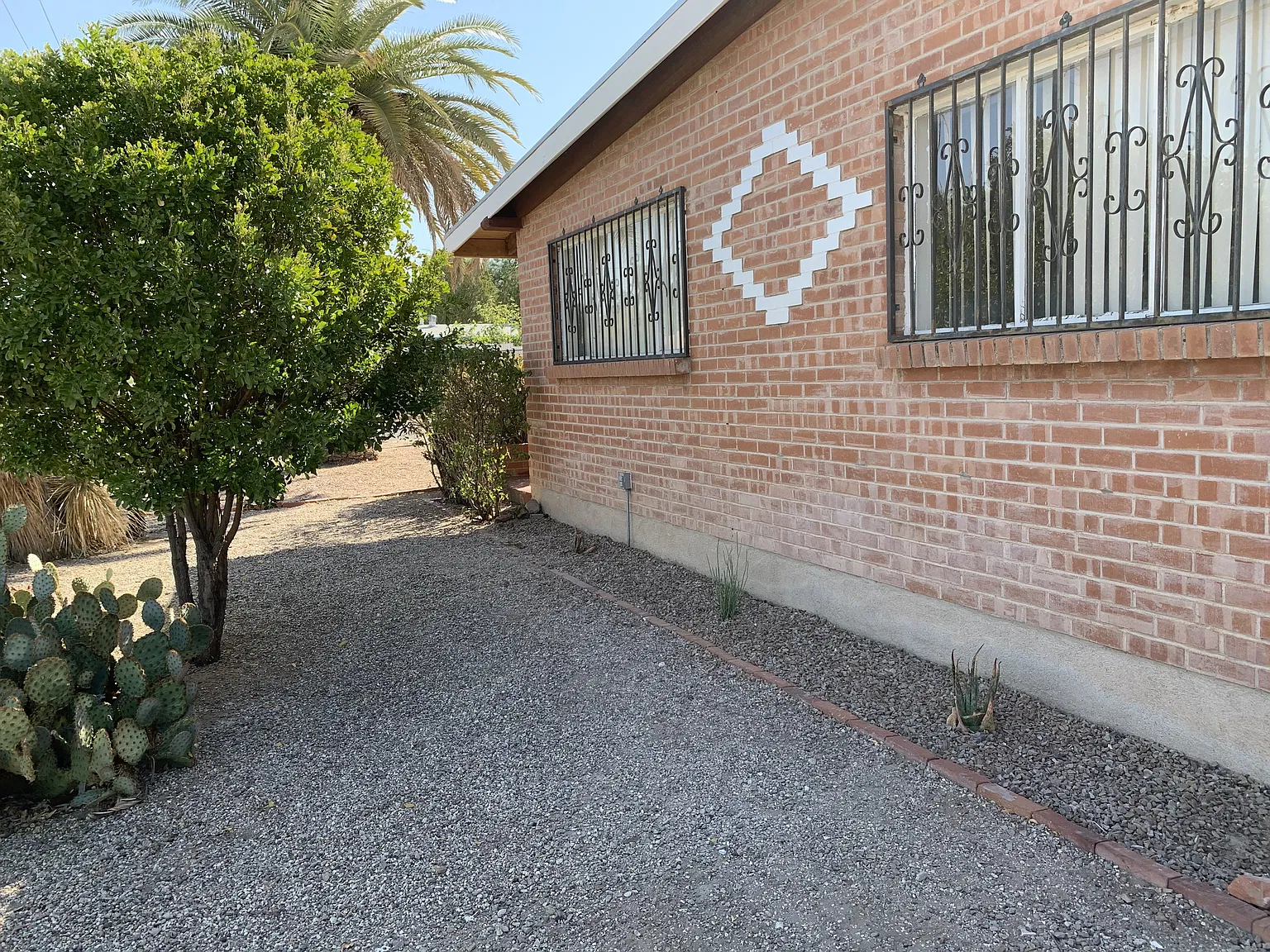 3 bed, 1210 sqft, $1,600 — Photo 2