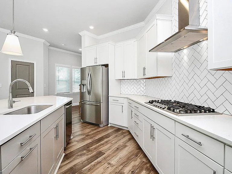 2536 Barry St — Photo 9