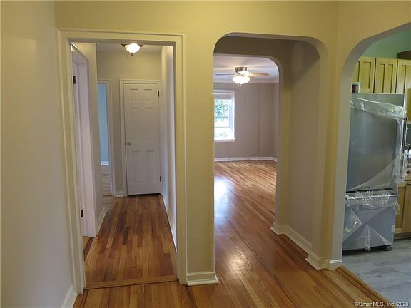 4th image of 102 Woodside Grn APT 2A