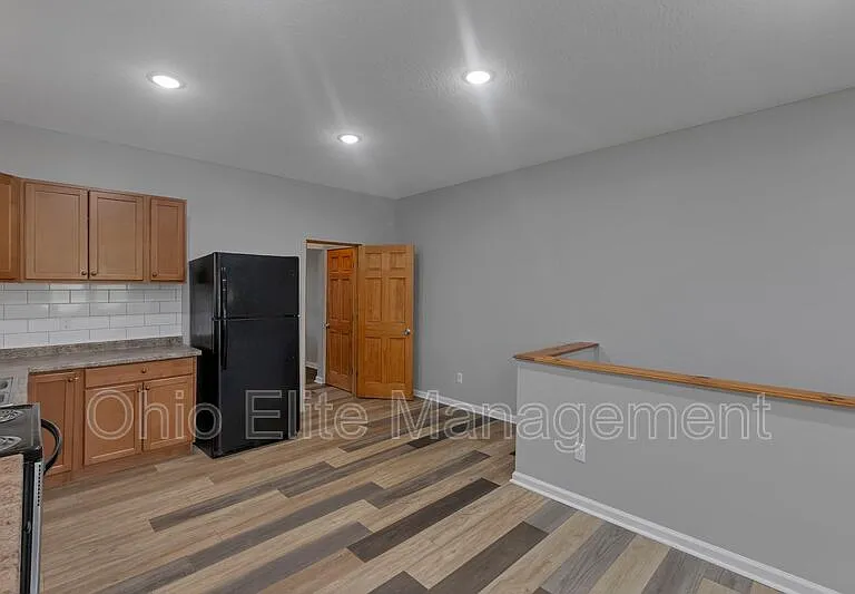 2023 Sullivant Ave — Photo 12