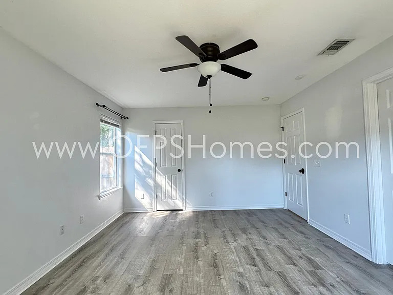 2426 Houston Cir — Photo 15