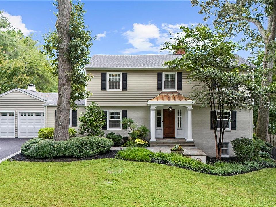 1st image of 305 Saint Ives Dr