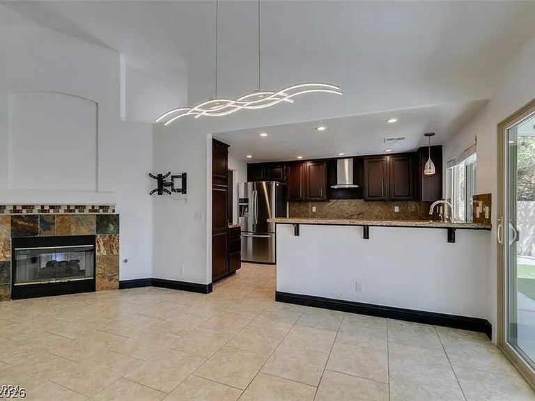 240 Honeywood St — Photo 4