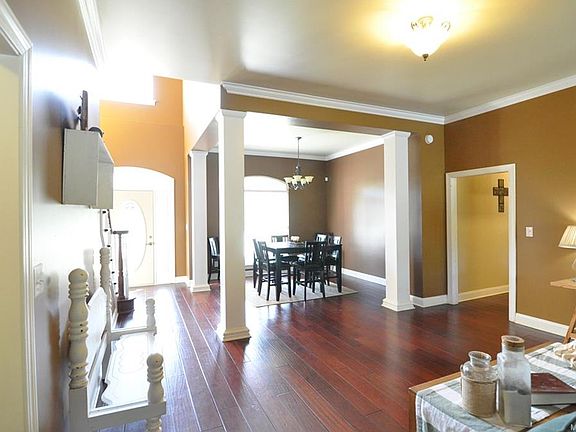 4th image of 705 Belle Maison Dr