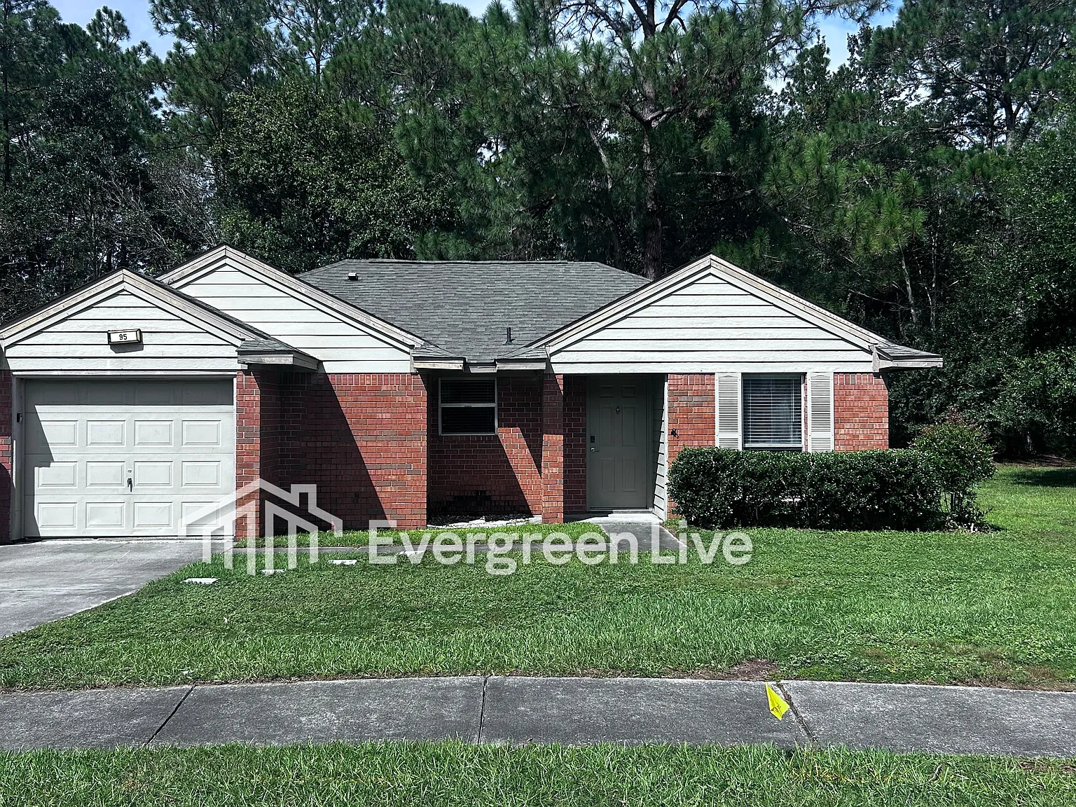 2 bed, 1.0 bath, 1476 sqft, $1,395 — Photo 1
