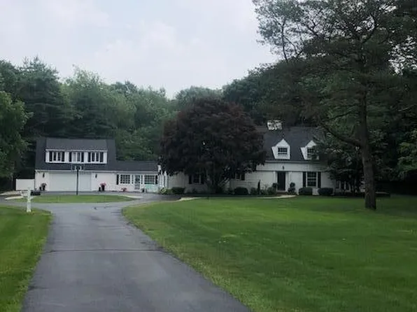 4215 Oakland Dr, Kalamazoo, MI 49008