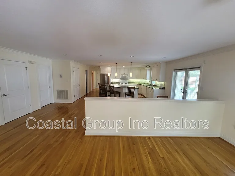 2309 Wake Forest St — Photo 4