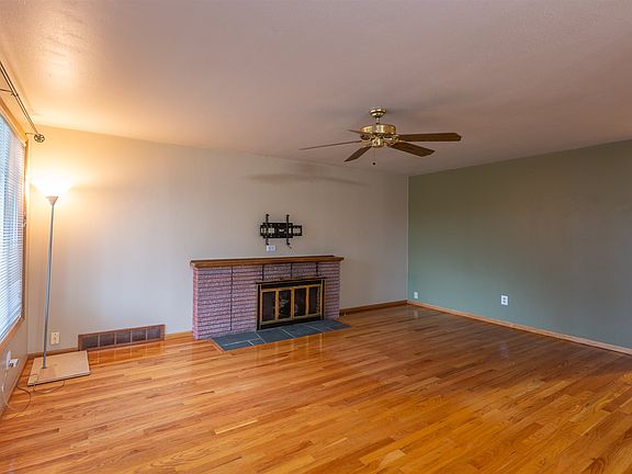 3rd image of 3406 W Bismark Ave