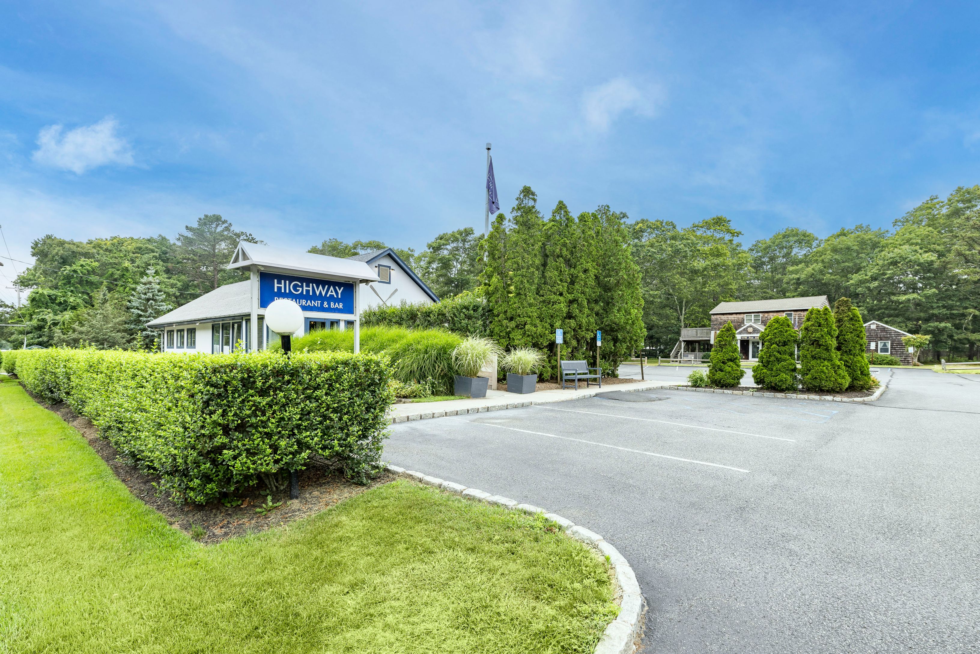 290 Montauk Hwy, East Hampton, NY 11937 Out East