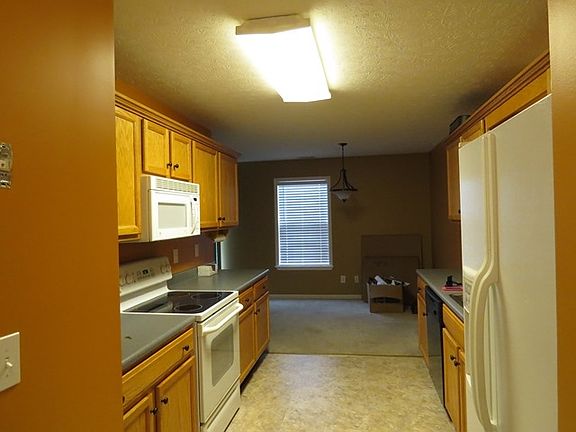 3rd image of 7023 Shutesbury Cir