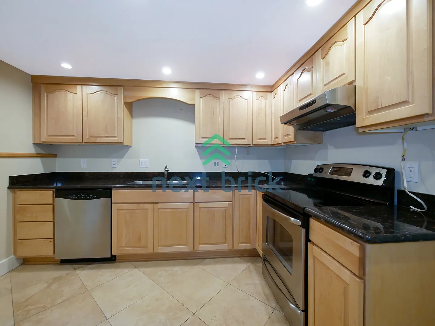 2 Beds 1Bath Waterfront View Condo Available for Rent! — Photo 3