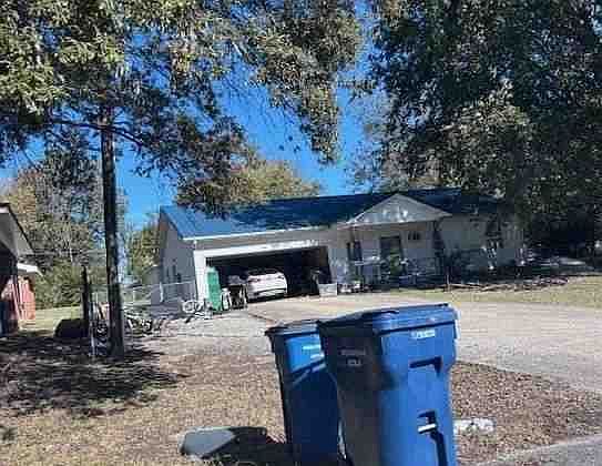 2nd image of 810 W 7th St