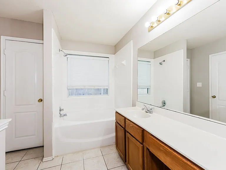 2268 Bresee Dr — Photo 11
