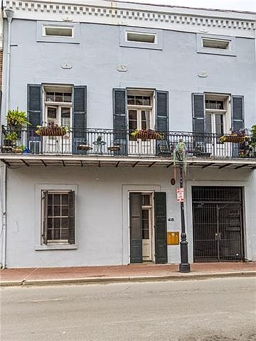 1st image of 415 Burgundy St #1