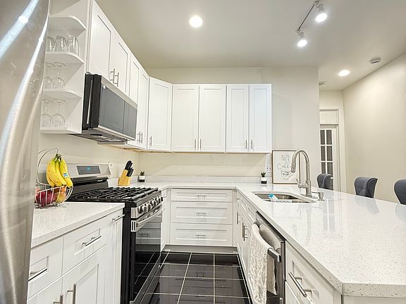 3rd image of 5844 S Indiana Ave Unit 1