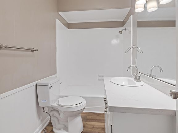 5th image of 2703 Bank St #1