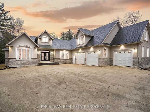 3rd image of 138 Knox Rd E