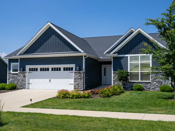 910 Declaration Dr, Savoy, IL 61874