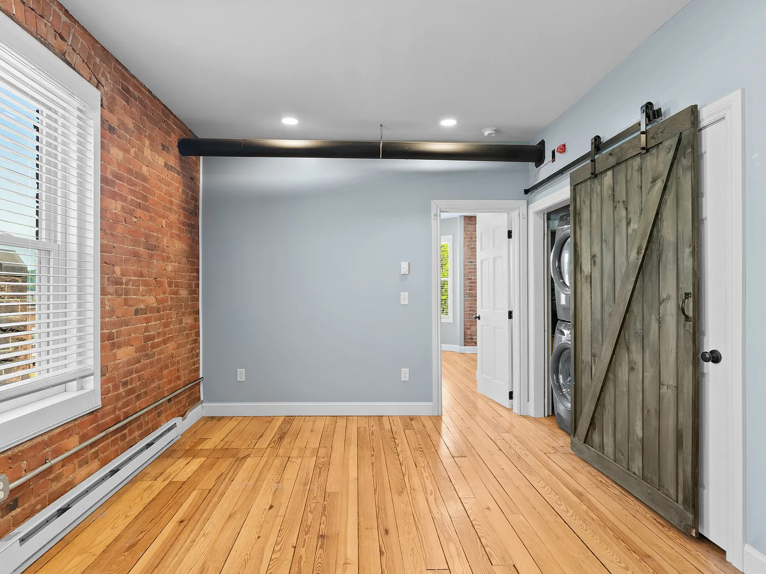 1 bed, 1000 sqft, $1,299 — Photo 3