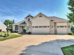 10518 Willow Creek Dr, Fort Wayne, IN 46845