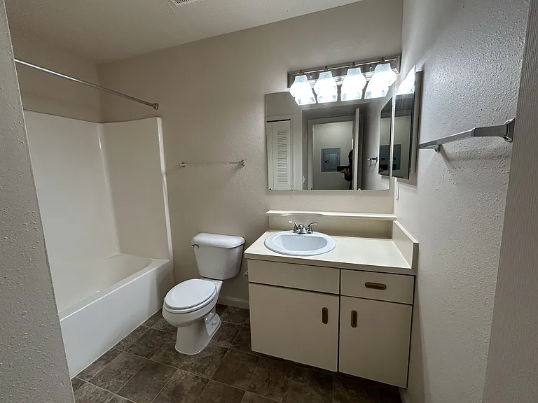 Heatherwood Apartments — Photo 58