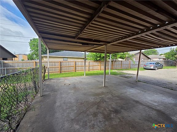 2nd image of 2405 Patrick Henry St