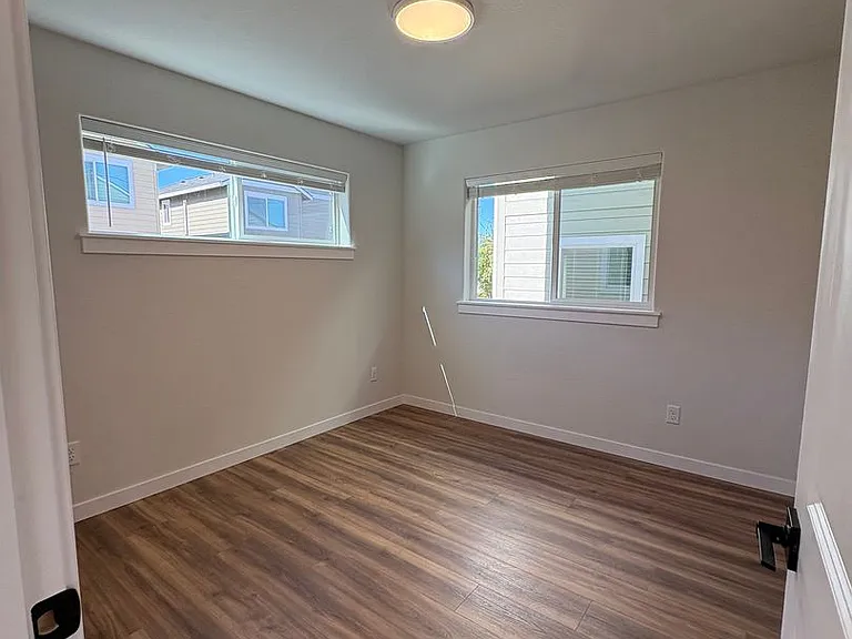 1166 Woodrow Ln — Photo 5