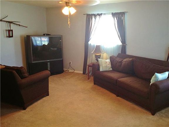 5th image of 108 Rossway Ave