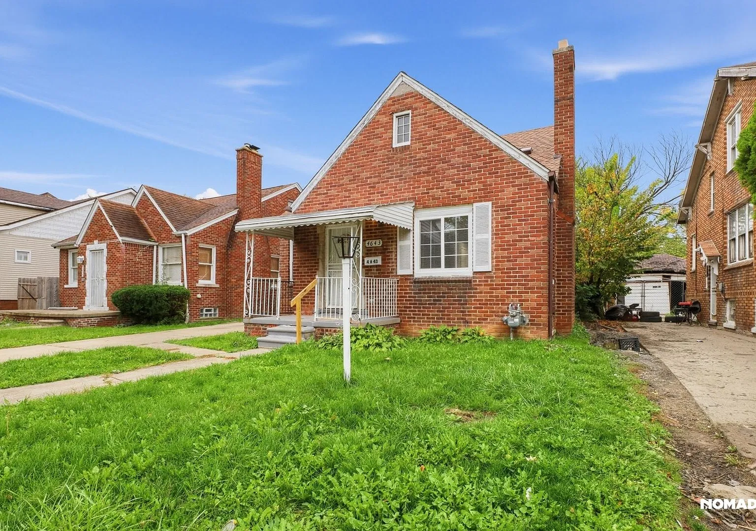 Charming 4BR House in Detroit — Photo 2