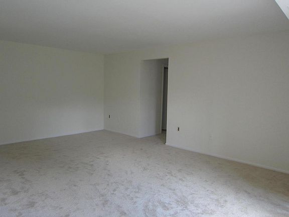 4th image of 1944 Kennedy Dr APT 102