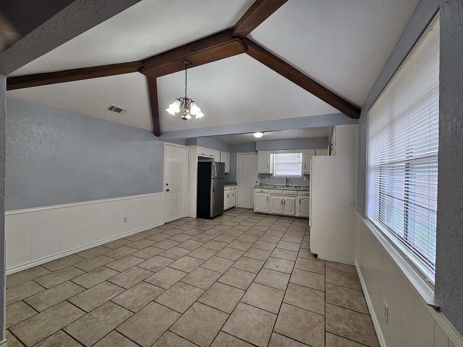 4 bed, 1700 sqft, $2,100 — Photo 4