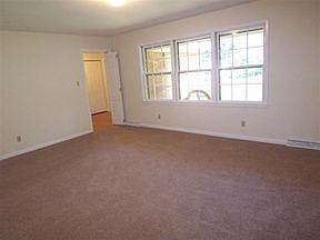 4th image of 1505 Windsor St NE