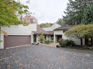 7877 Eagle Rd, Willoughby, OH 44094