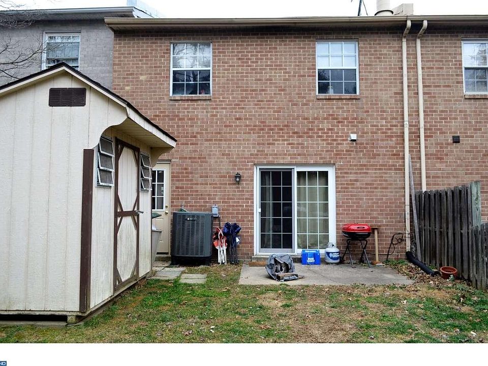 2nd image of 423 Carmarthen Ct