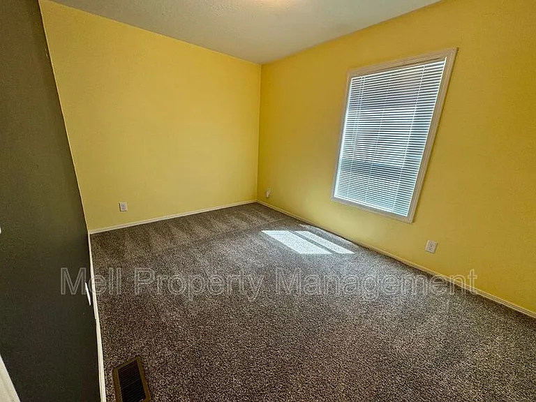 191 E Parkway Blvd — Photo 15