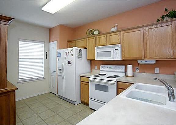 4th image of 1705 Cambridge Dr