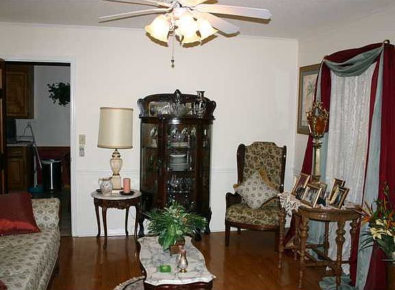 5th image of 1827 Fairmont Dr