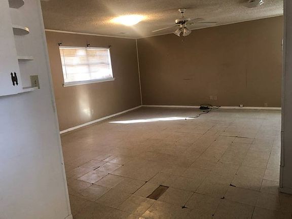 2nd image of 605 N Gonzales St